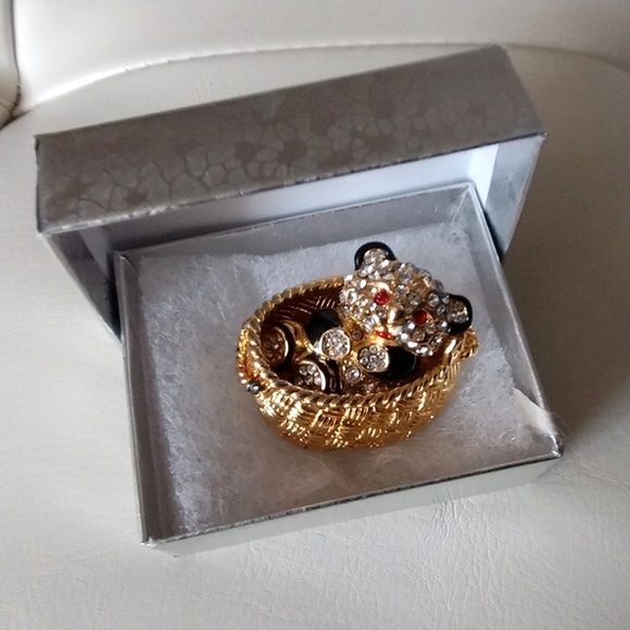 Panda 🐼 Pave Encrusted Rhinestone Enamel Brooch - Picture 7 of 11